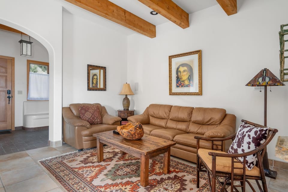 Bookend adobes, 9 mi to Taos Ski Valley House in New Mexico
