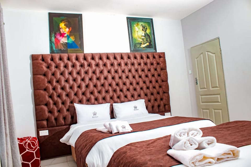 Bed, Photo of the whole room, Bedroom, towels