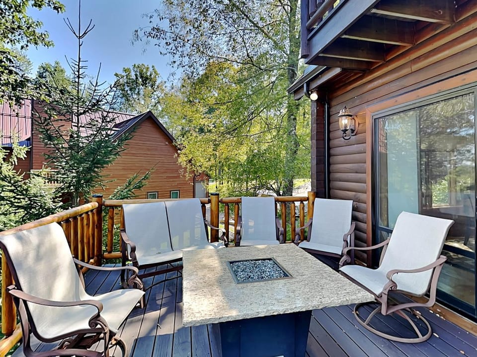 Magnificent Mountain Lodge House in Deep Creek Lake