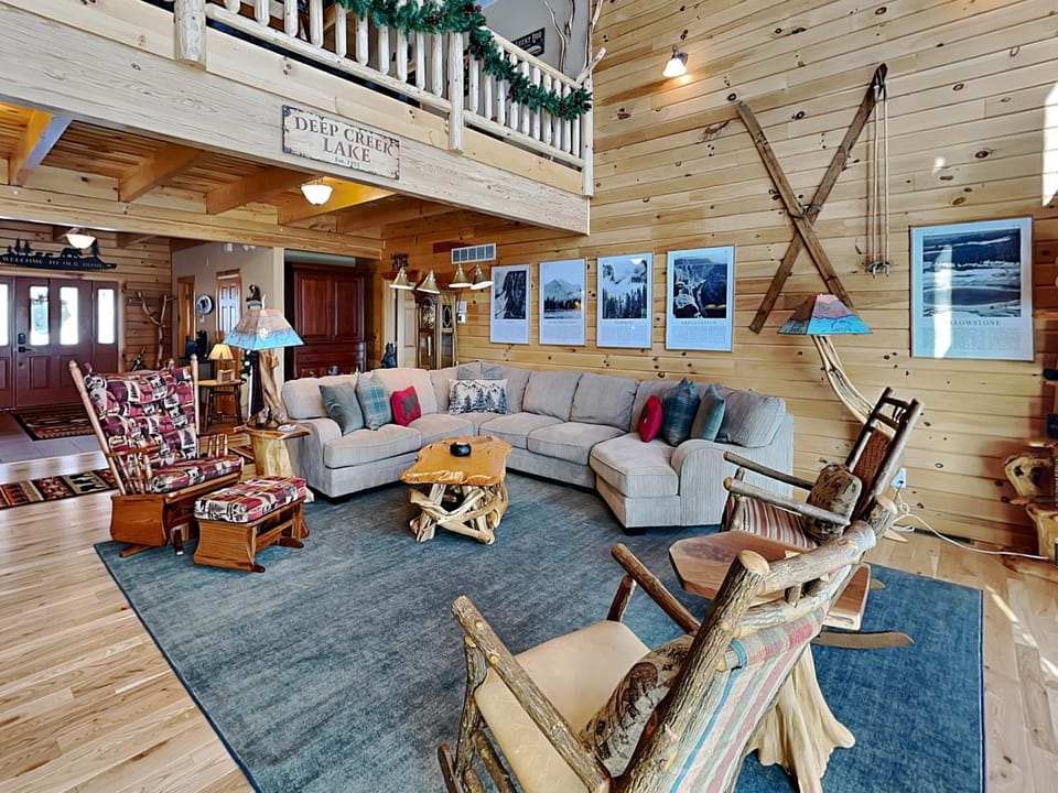 Living room, Seating area, furniture
