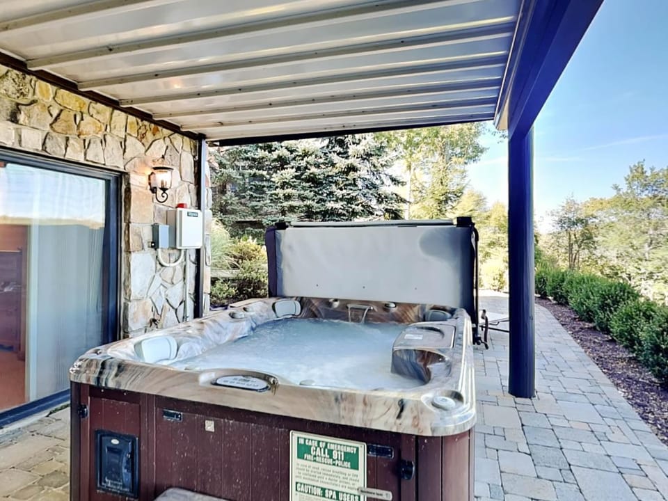 Magnificent Mountain Lodge House in Deep Creek Lake