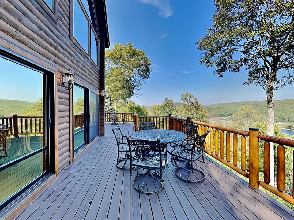 Magnificent Mountain Lodge House in Deep Creek Lake