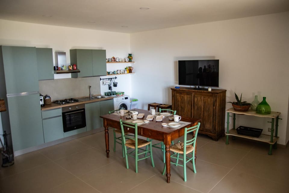 Kitchen or kitchenette, Communal kitchen, Breakfast, kitchen, Internal: Not applicable to any particular room