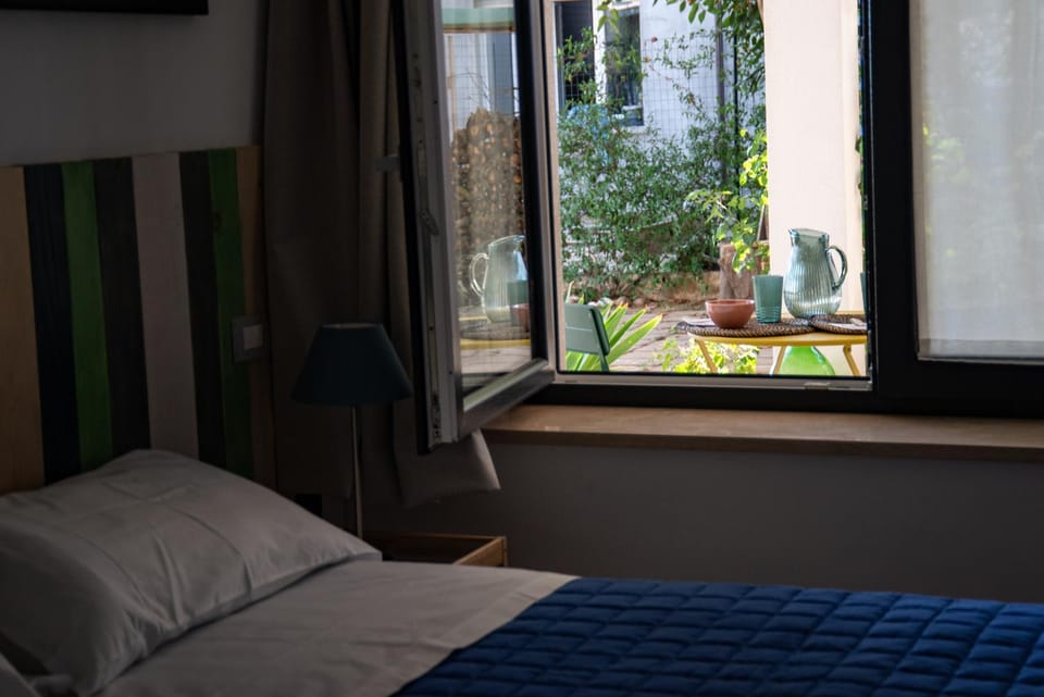 Bed, Garden, Photo of the whole room, Bedroom, Garden view