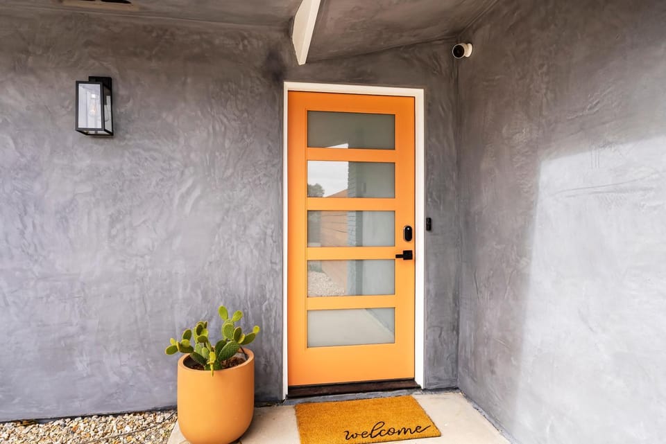 The Wild Blue House - Hot Tub & Close to Joshua Tree & Pioneertown House in Yucca Valley