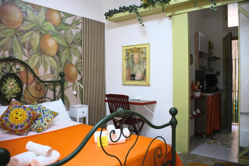 Bed, Photo of the whole room, Seating area, Bedroom, air conditioner