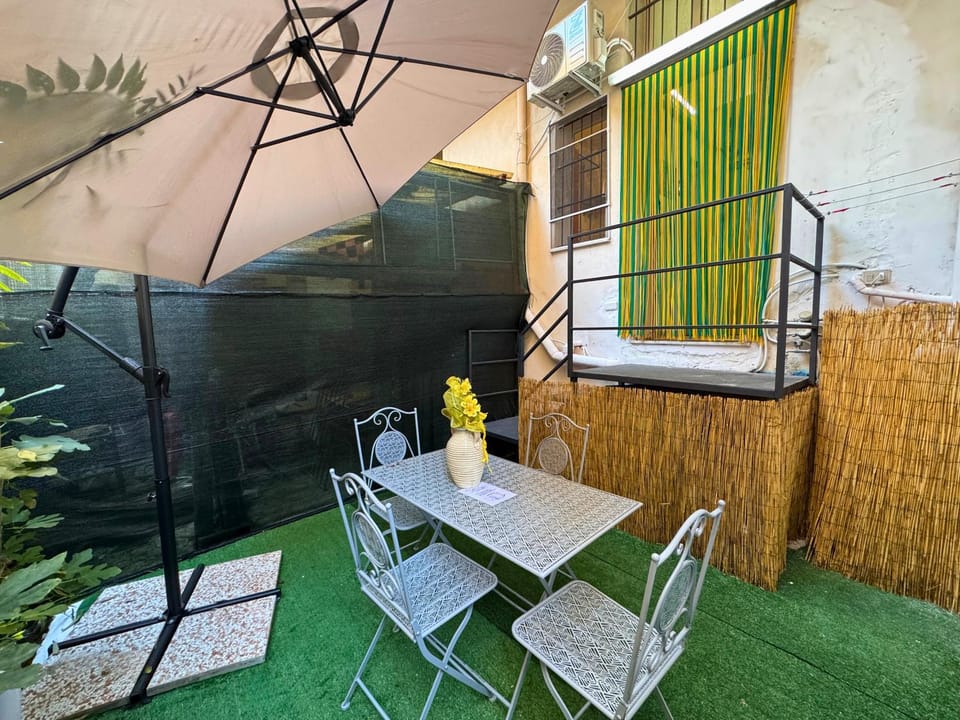 Patio, Day, Garden, Dining area, Garden view, pet friendly