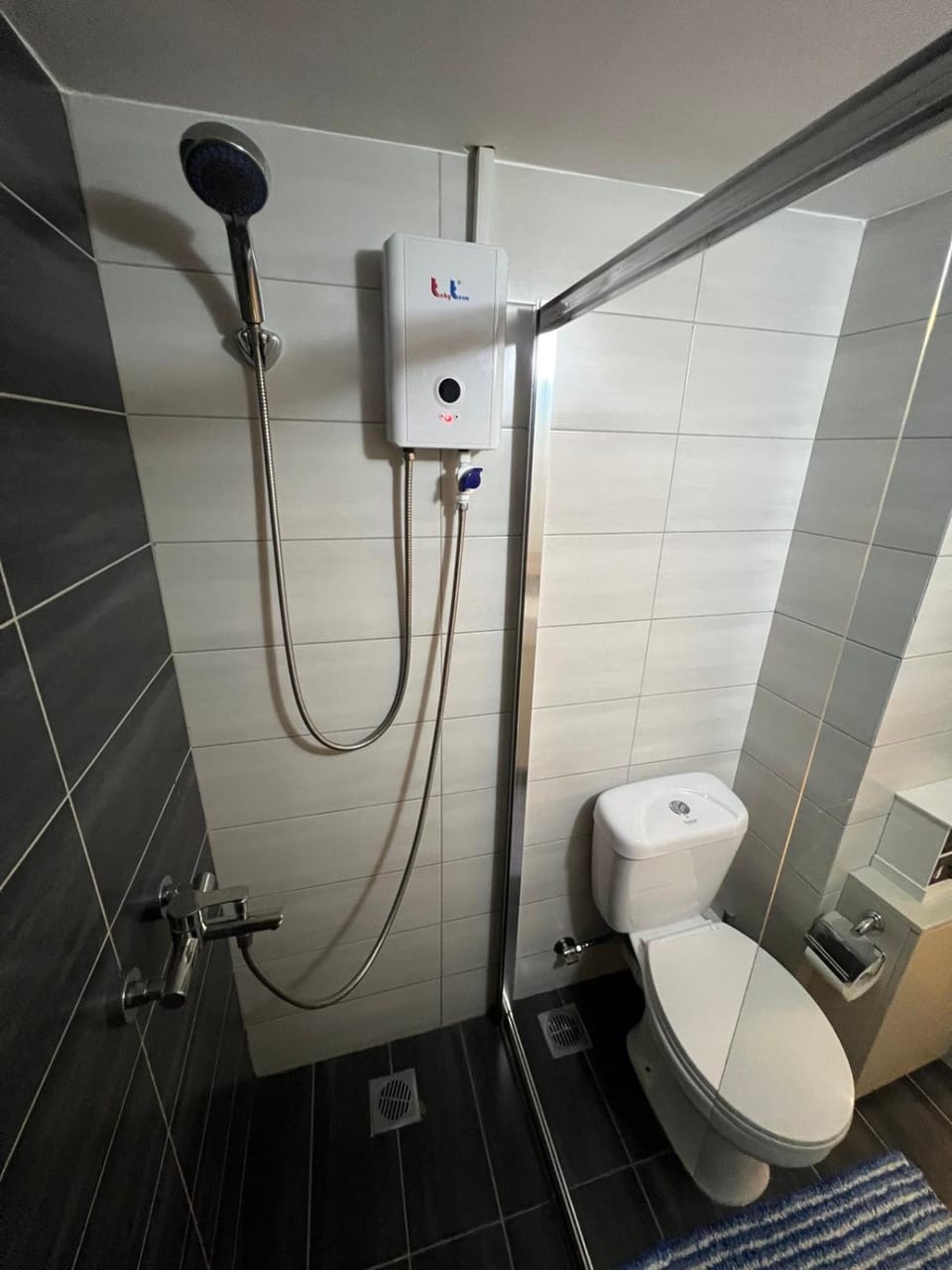 Shower, Toilet, Bathroom