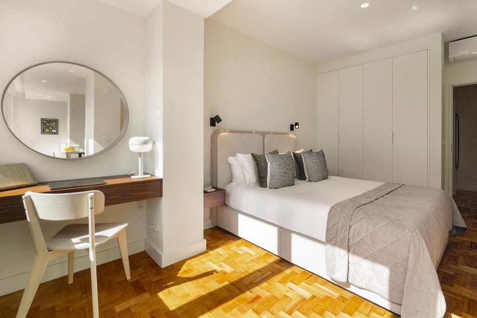 Bed, Bedroom, wardrobe, air conditioner