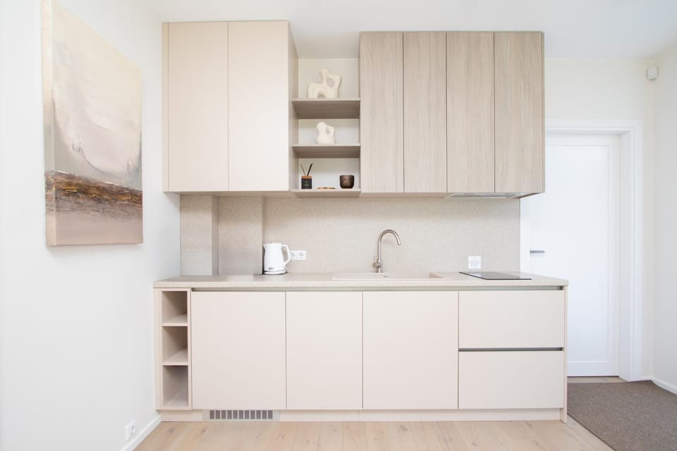 Coffee/tea facilities, Kitchen or kitchenette, Living room, stove