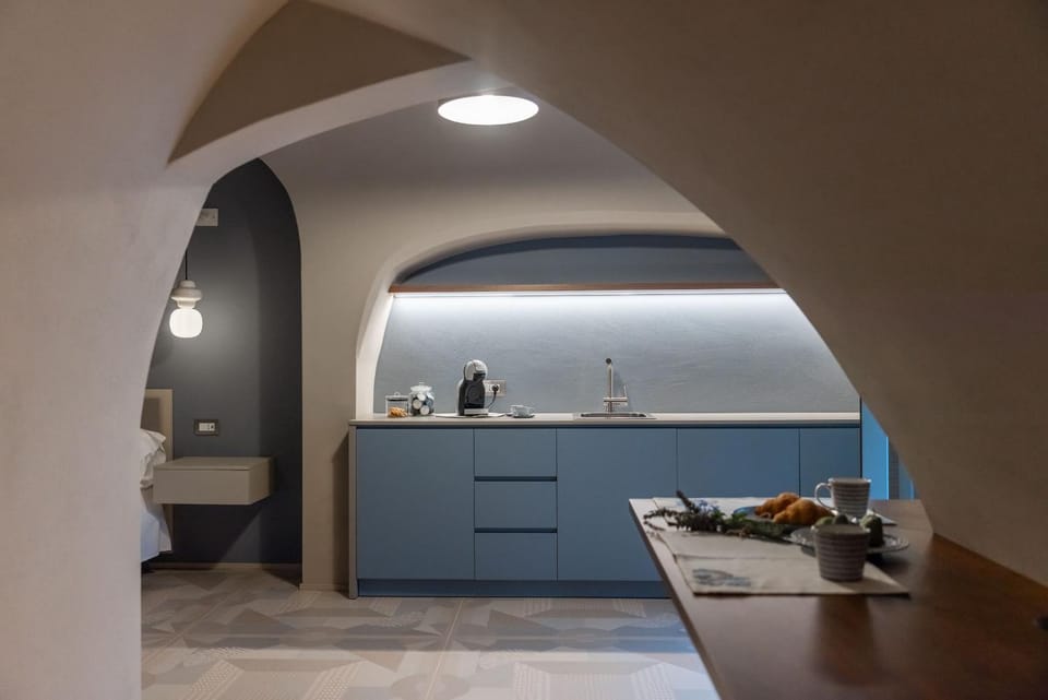 Kitchen or kitchenette, Food, minibar, stove