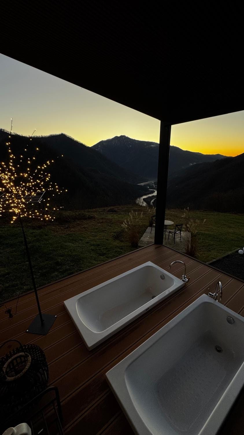 Balcony/Terrace, Mountain view, Bath