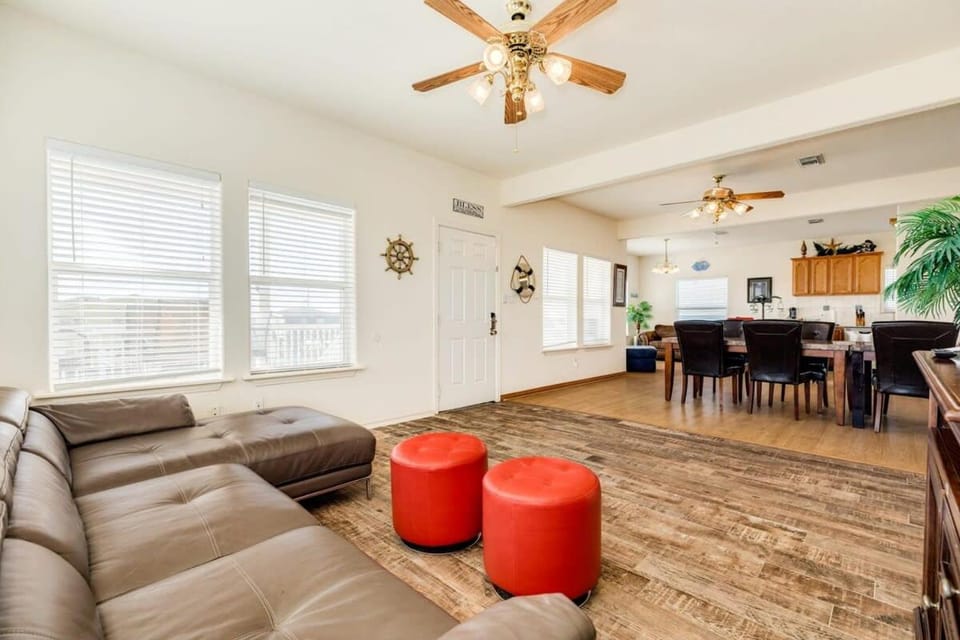 Banana Cabana - Gulf Views and Good Vibes House in Surfside Beach