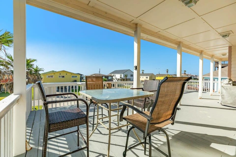 Banana Cabana - Gulf Views and Good Vibes House in Surfside Beach