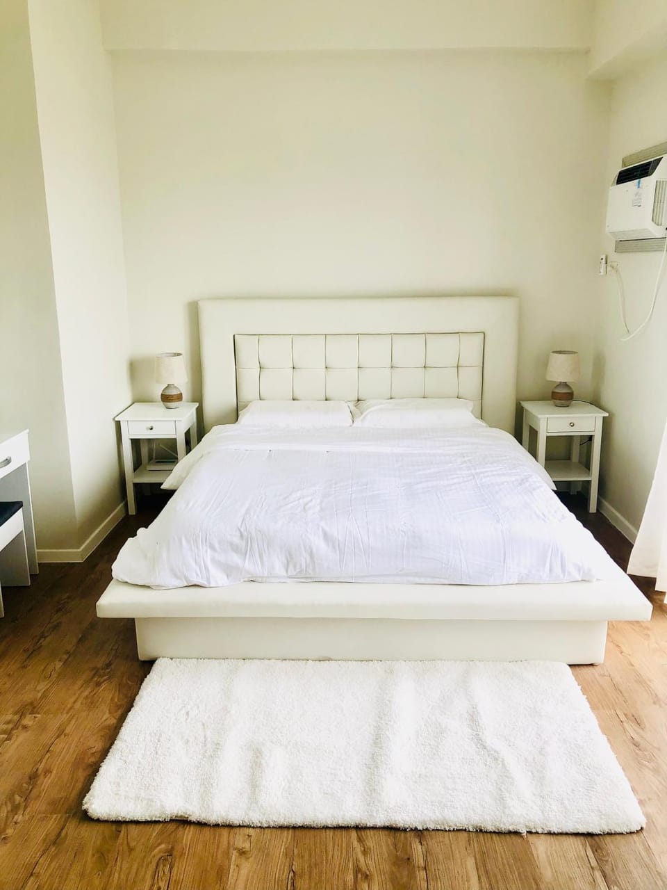 Bed, Photo of the whole room, Bedroom, air conditioner
