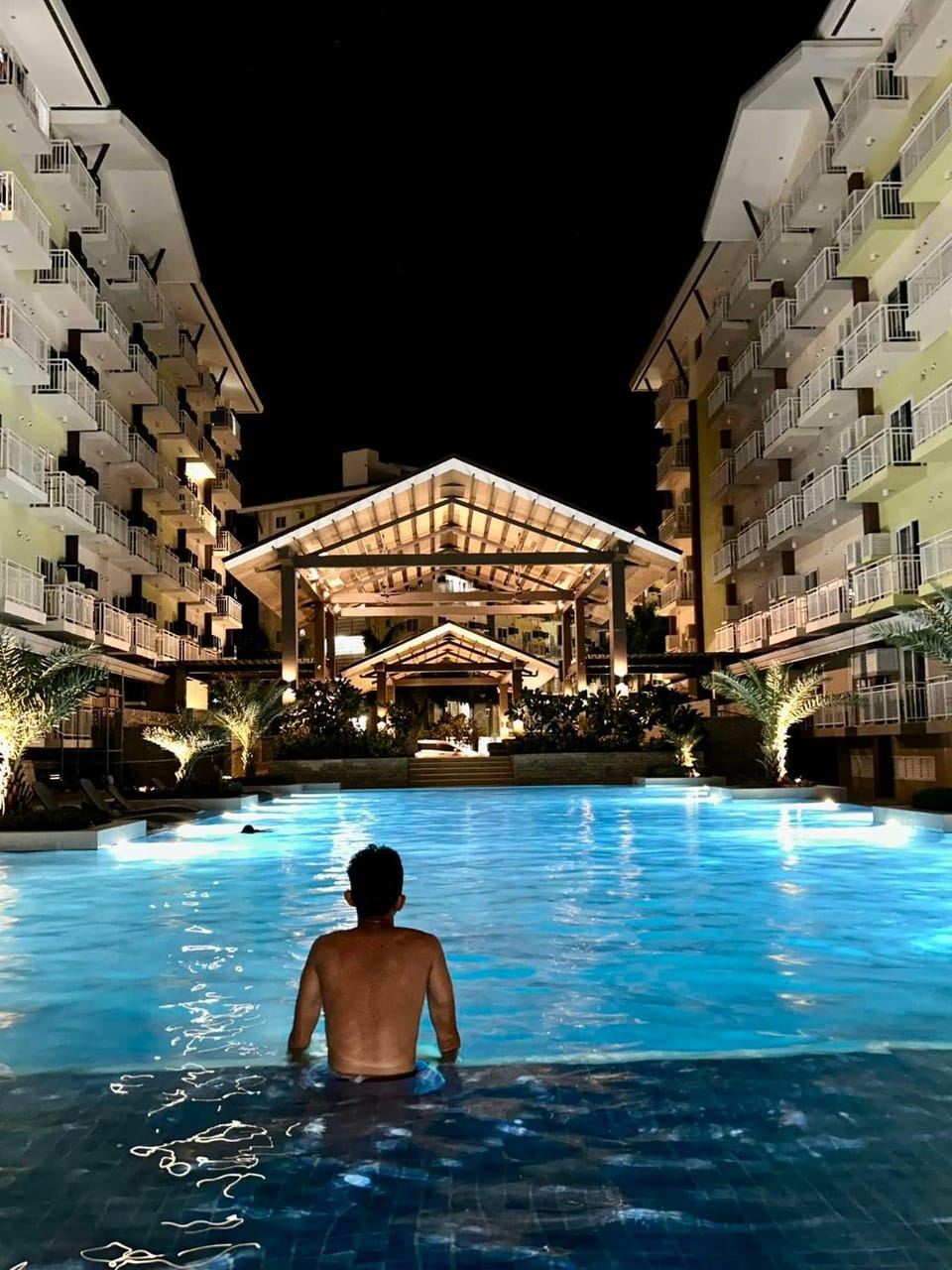 Property building, Night, People, Pool view, Swimming pool, group of guests