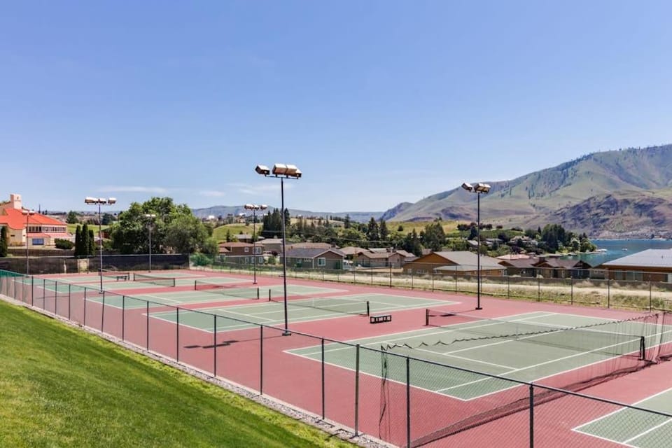 Lake Chelan Shores: Lakeside Luxury #19-5 Apartment in Chelan (In Town)