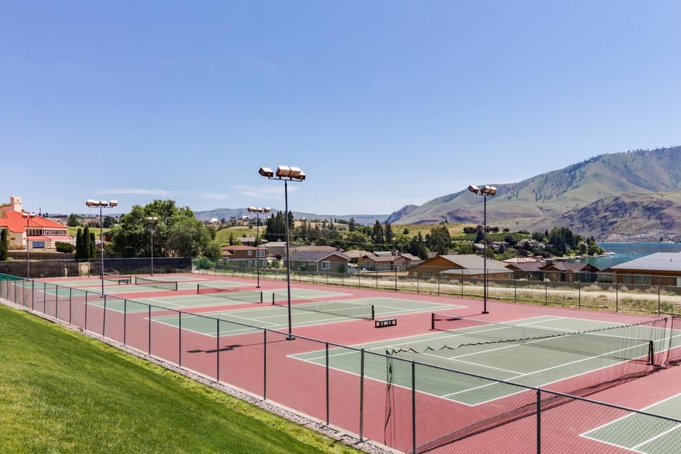 Lake Chelan Shores: Lakeside Luxury #19-5 Apartment in Chelan (In Town)