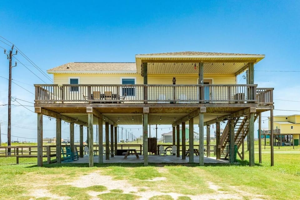 7 Palms of Surfside - Fenced Yard! Pup-Friendly Perks! House in Surfside Beach