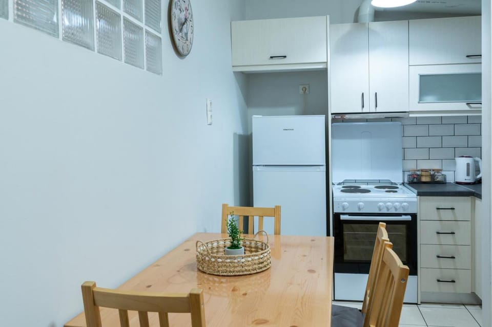 Stylish 2BR Near National Archaeological Museum Apartment in Athens