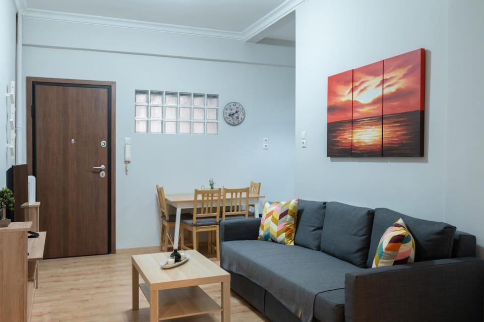 Stylish 2BR Near National Archaeological Museum Apartment in Athens