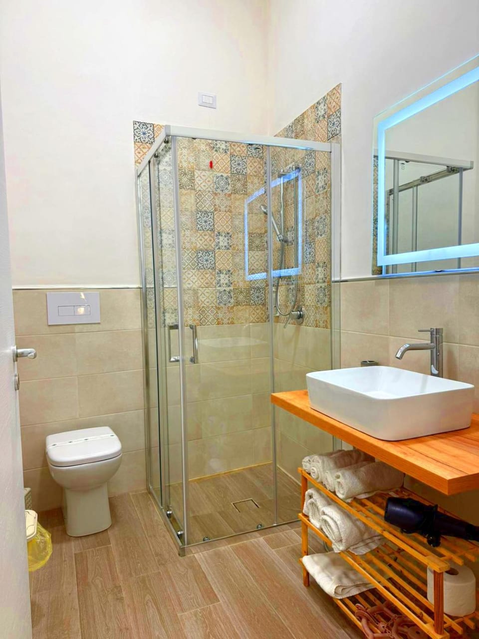 Shower, Toilet
