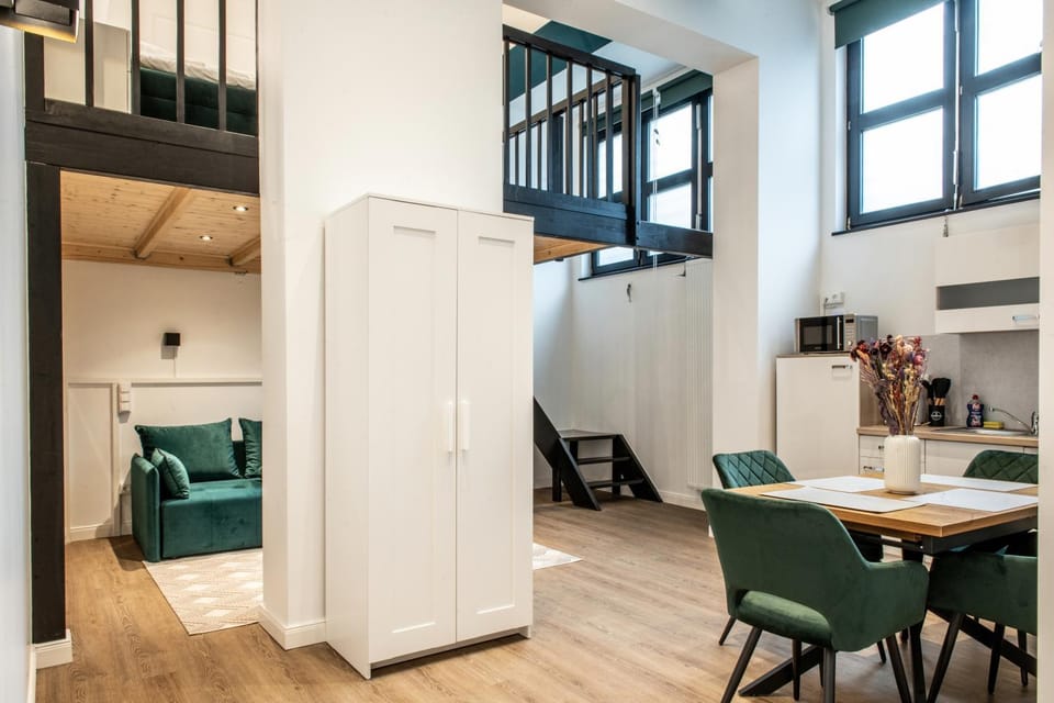 Kitchen or kitchenette, Living room, Seating area, Dining area