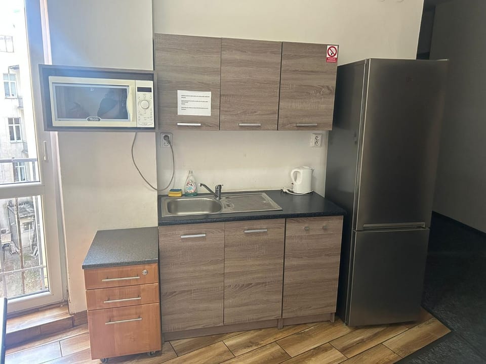 Kitchen or kitchenette, Communal kitchen