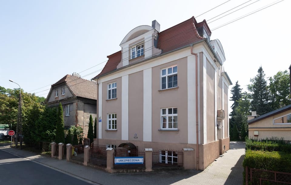 Property building, Neighbourhood