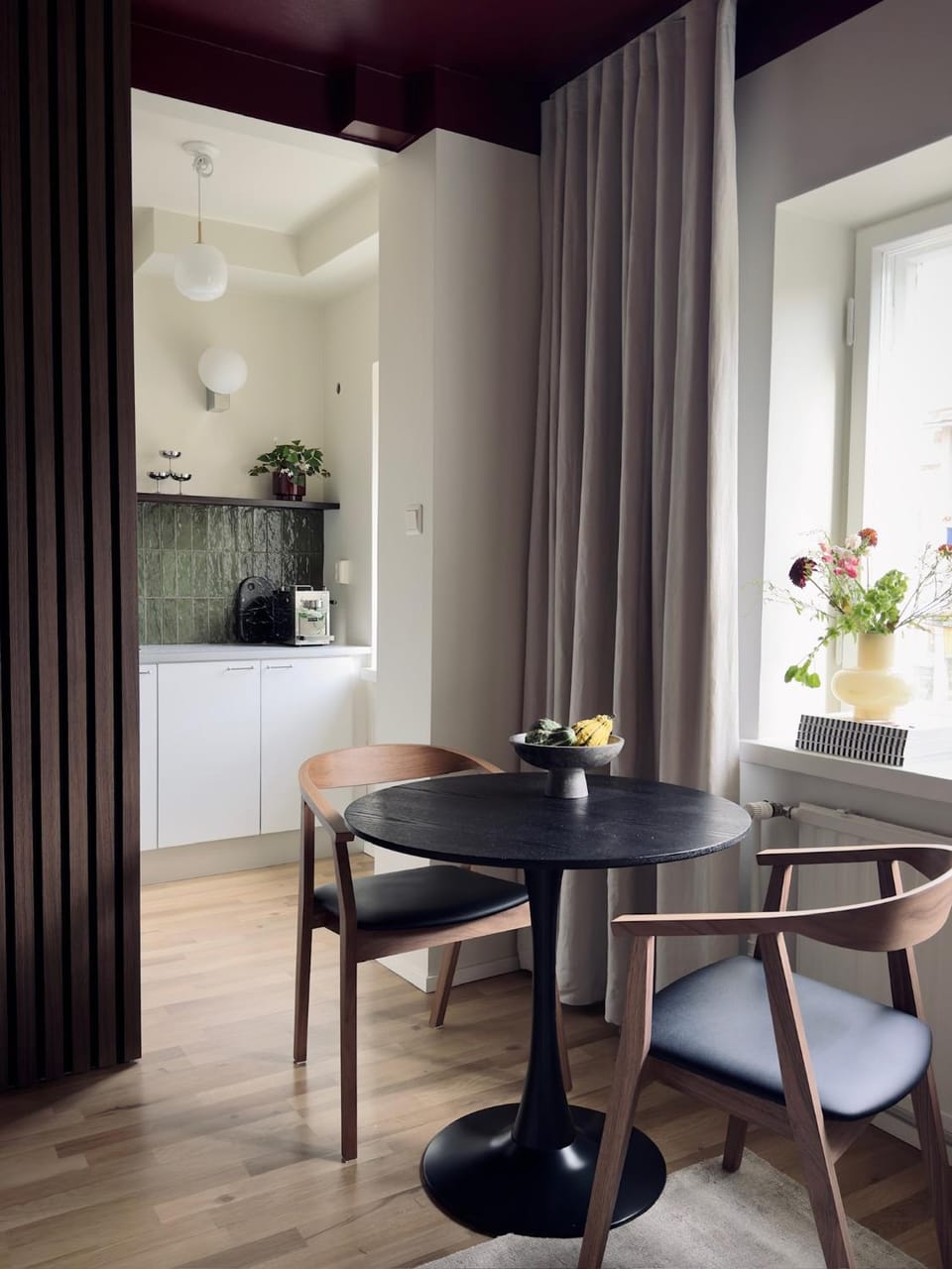 Kitchen or kitchenette, Seating area, Dining area