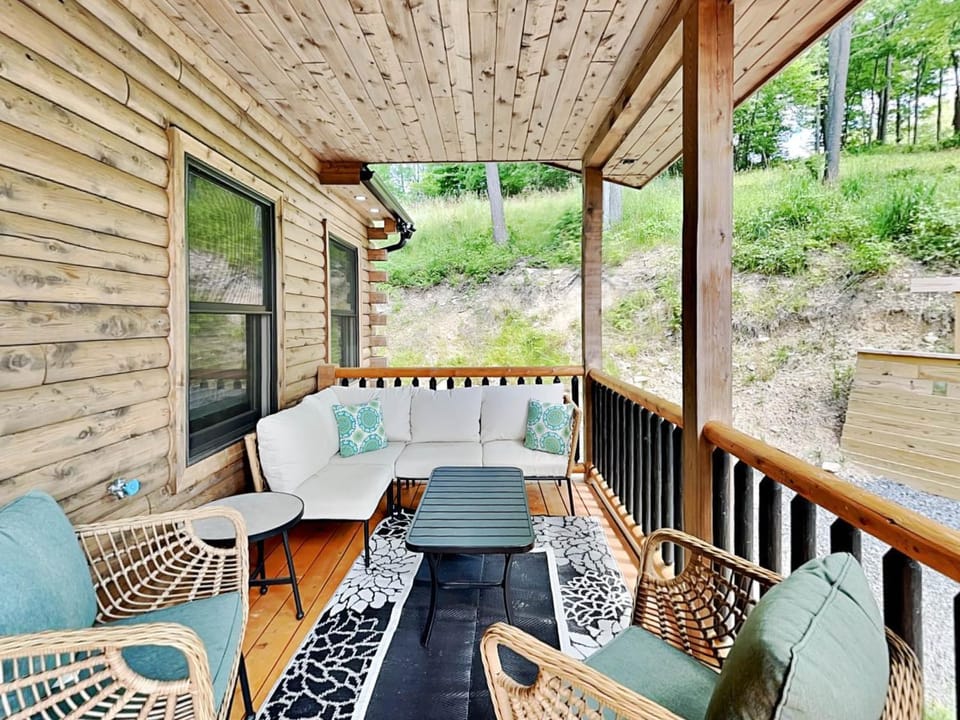 Sunset Bluff House in Garrett County