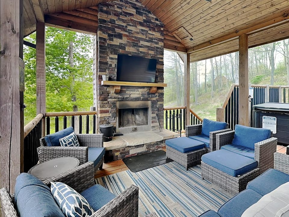 Sunset Bluff House in Garrett County