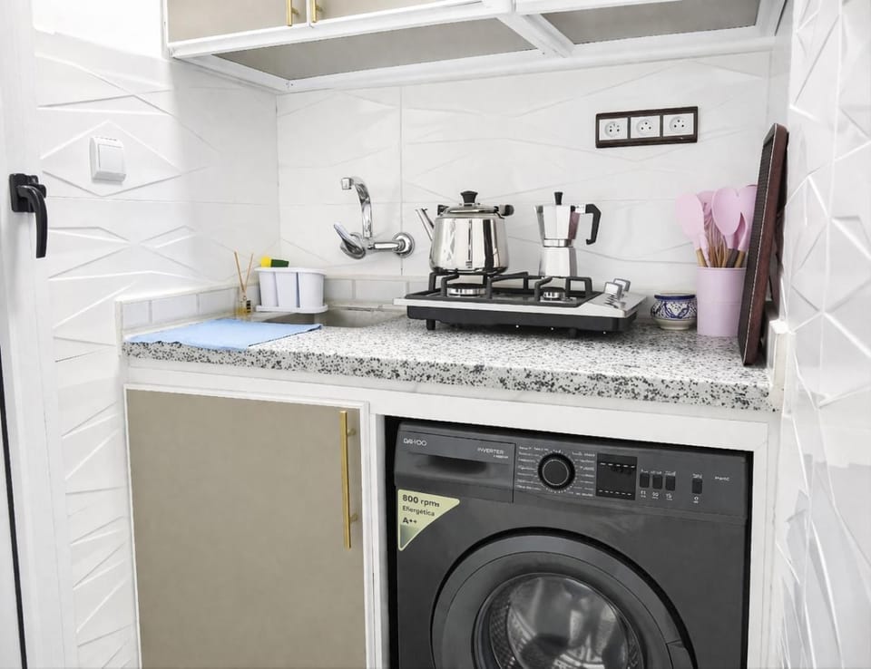 Coffee/tea facilities, Kitchen or kitchenette, minibar, stove, toaster, washing machine