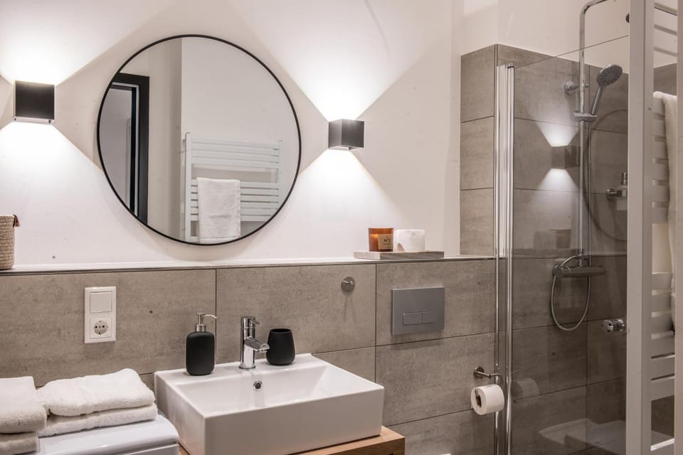 Shower, Bathroom, towels