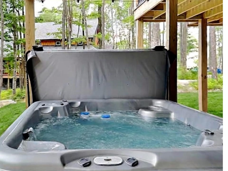 Natural landscape, Garden, Hot Tub, Garden view