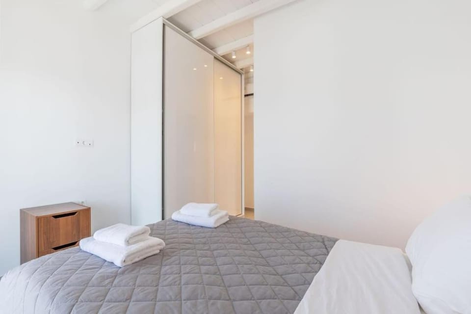 Mykonos Luxury Home with Jacuzzi Apartment in Mykonos, Mikonos 846 00, Greece