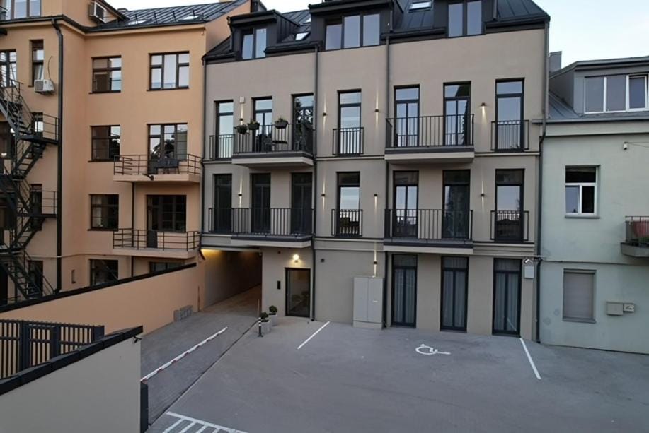 Old Town - Bajor Studios - Self Check-in and Parking Apartment in Lithuania