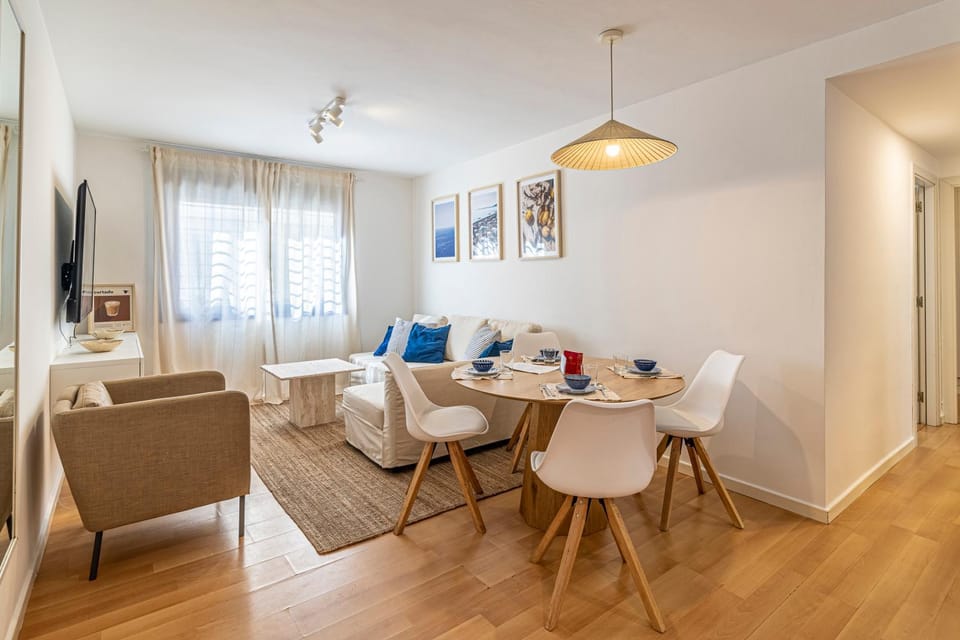 Living room, Seating area, Dining area