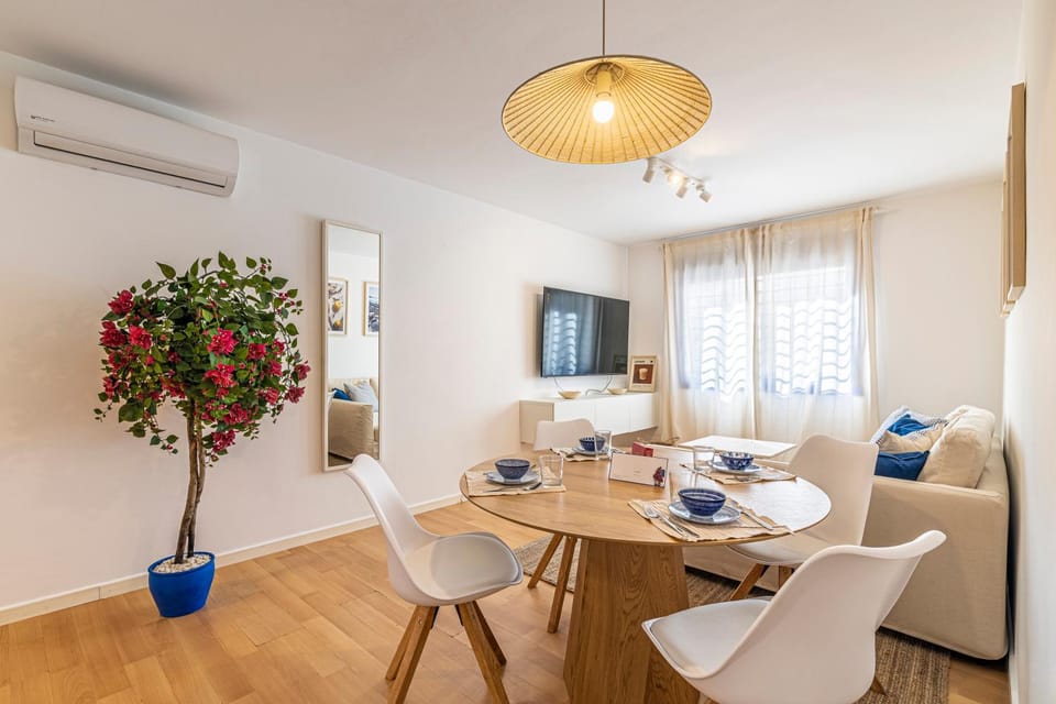 TV and multimedia, Living room, air conditioner