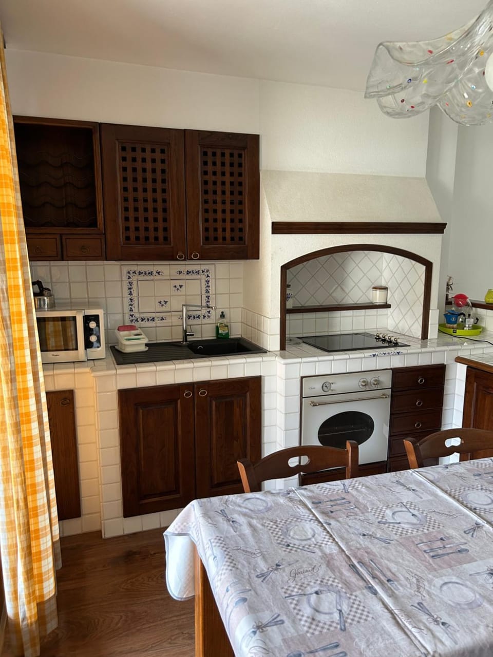 Kitchen or kitchenette, Dining area, stove