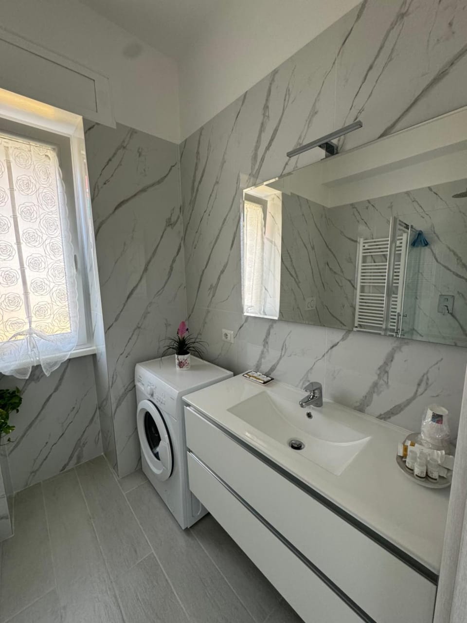 Bathroom, washing machine