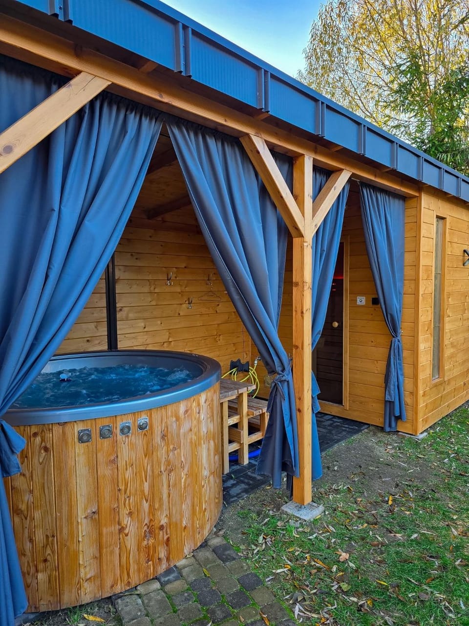 Roztoczański Domek nad Stawem z jacuzzi House in Lviv Oblast