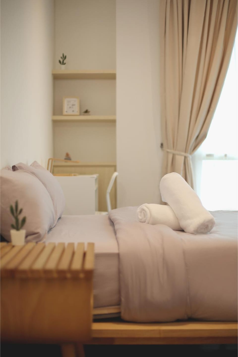 Bed, Bedroom, towels