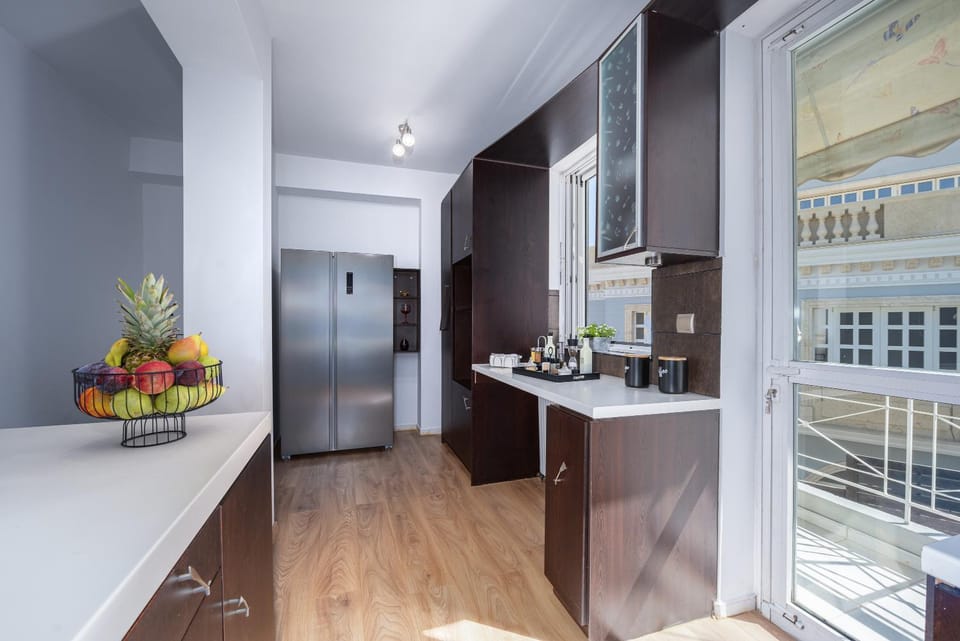 Kitchen or kitchenette, Food and drinks, Food, oven, stove