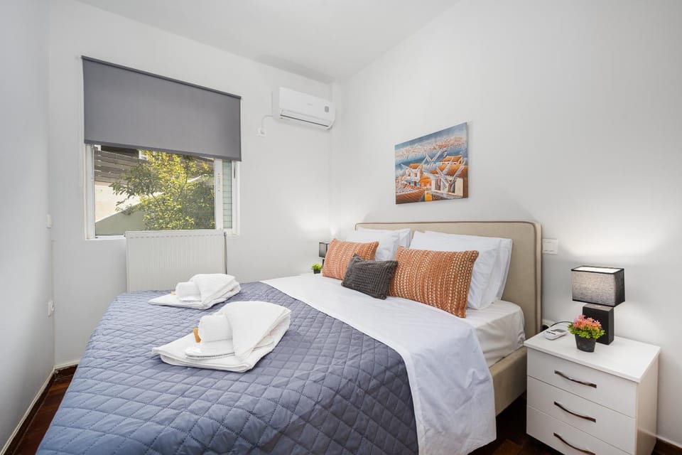 Bed, Photo of the whole room, Bedroom, towels, air conditioner