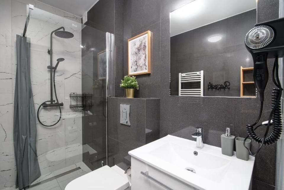 Shower, Bathroom, towels