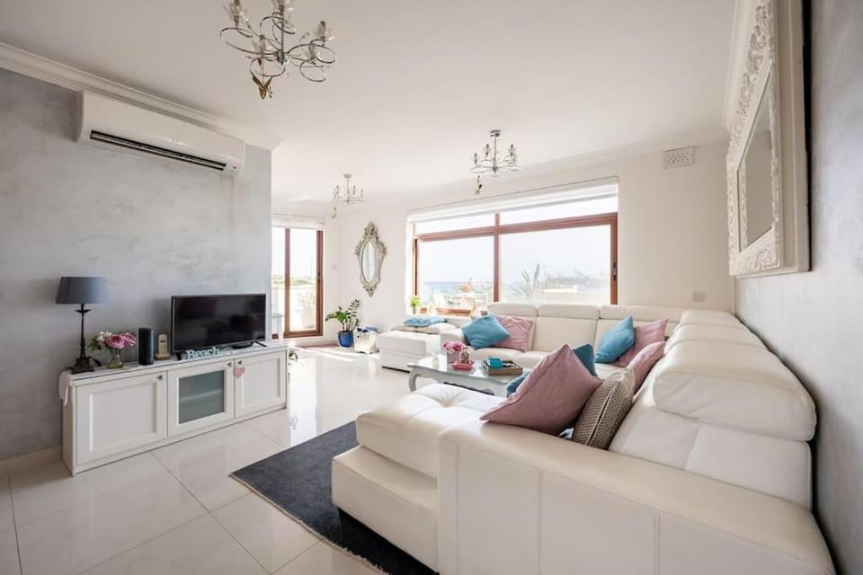 Seagull Penthouse Marsaxlokk Apartment in Malta