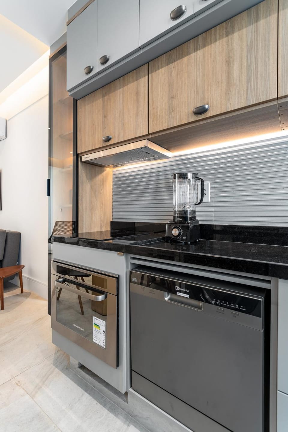 Kitchen or kitchenette, dishwasher, stove