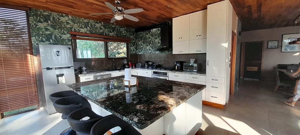 Kitchen or kitchenette, Dining area, dishwasher, oven, pet friendly, stove