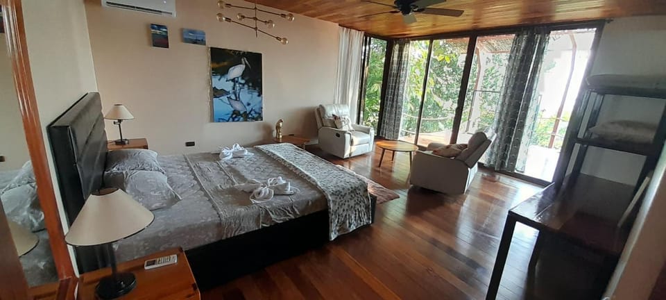 Bed, Living room, Photo of the whole room, Seating area, Bedroom